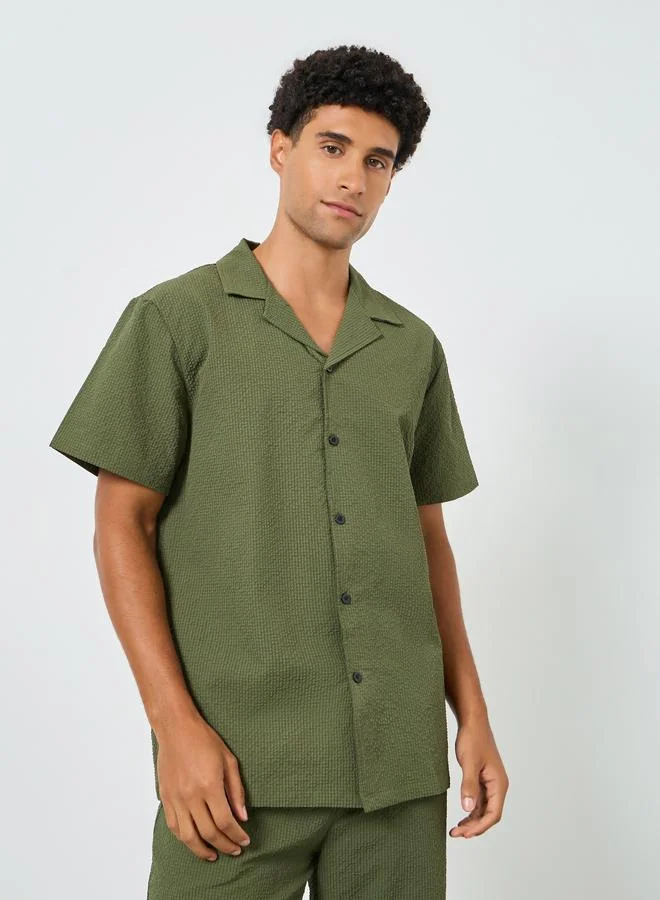 تايك تو طقم منسق من قميص وبنطال بملمس بارز للرجال